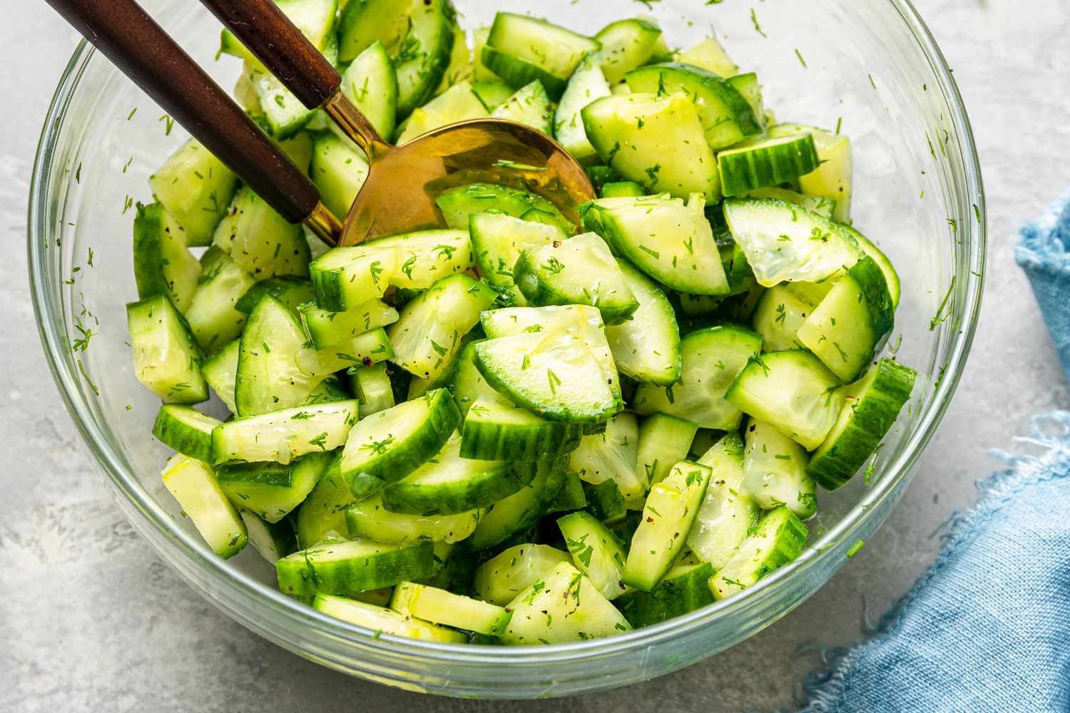 Le secret de la meilleure salade de concombre dans un pot de cornichon