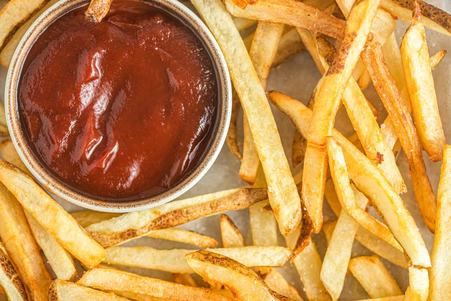 Voici une suggestion de titre respectant vos critères :
"Où vous devriez stocker votre ketchup, selon Heinz" (60 caractères)