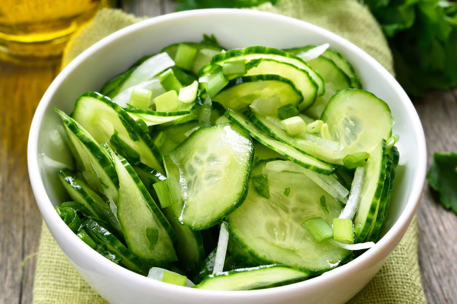 Astuce de ma grand-mère pour de meilleures salades de concombre