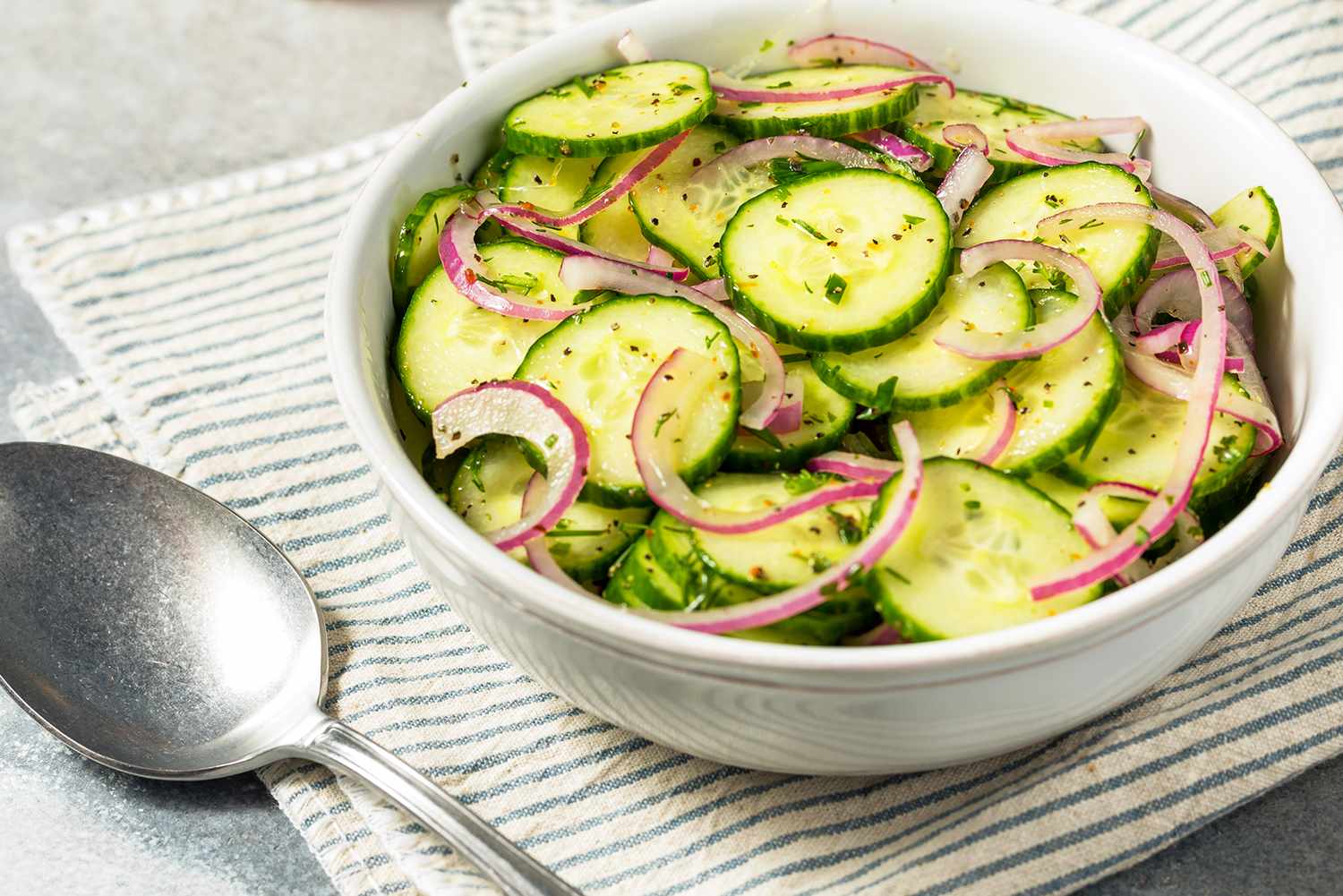 Mon astuce rétro simple pour une salade de concombre améliorée