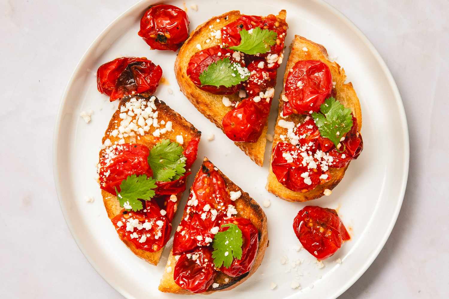 Toasts à la tomate faciles à préparer pour l'été