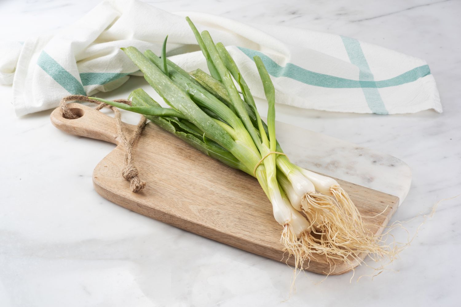 La méthode unique pour conserver les oignons verts, d'après un expert