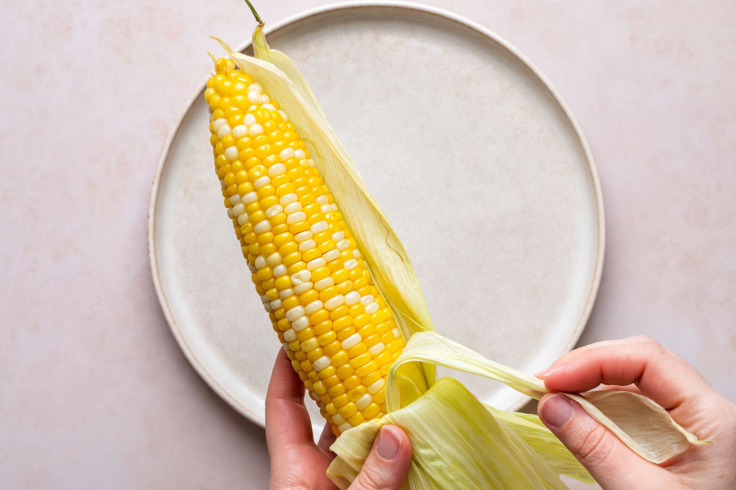 Un astuce simple pour récolter du maïs sans désordre