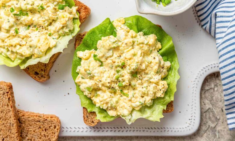 Faire une salade d'œufs sans peler, selon les femmes de la cafétéria
