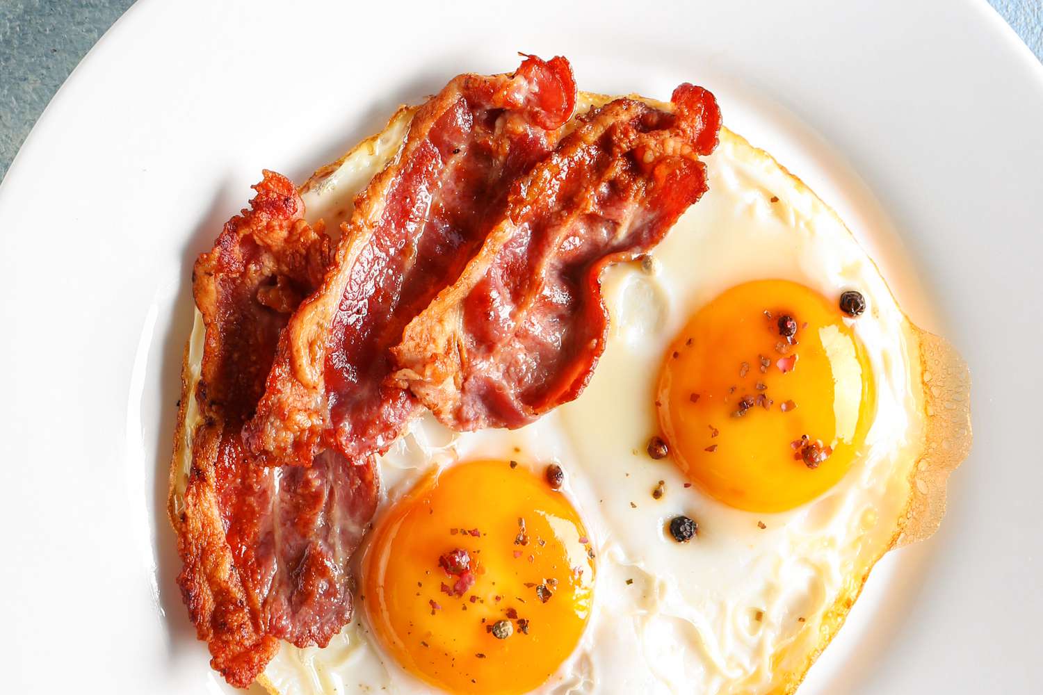 Heureux avec le bacon intact, a-t-il un goût différent ?