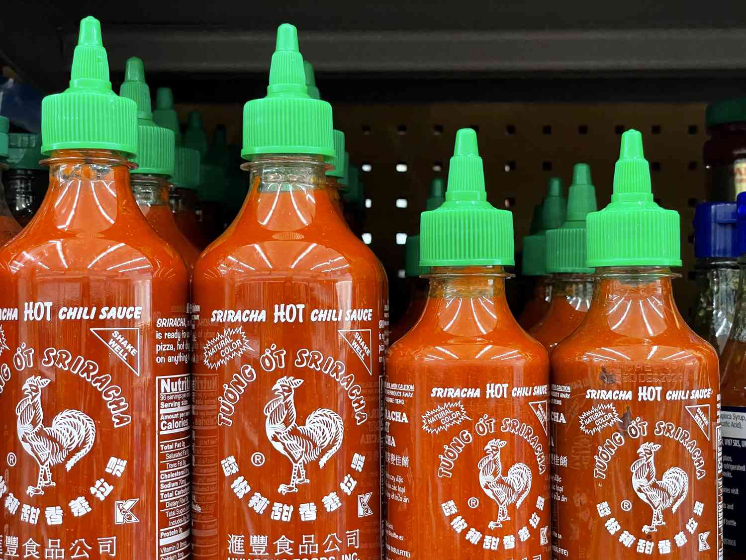 La meilleure méthode pour conserver le Sriracha, selon Huy Fong Foods