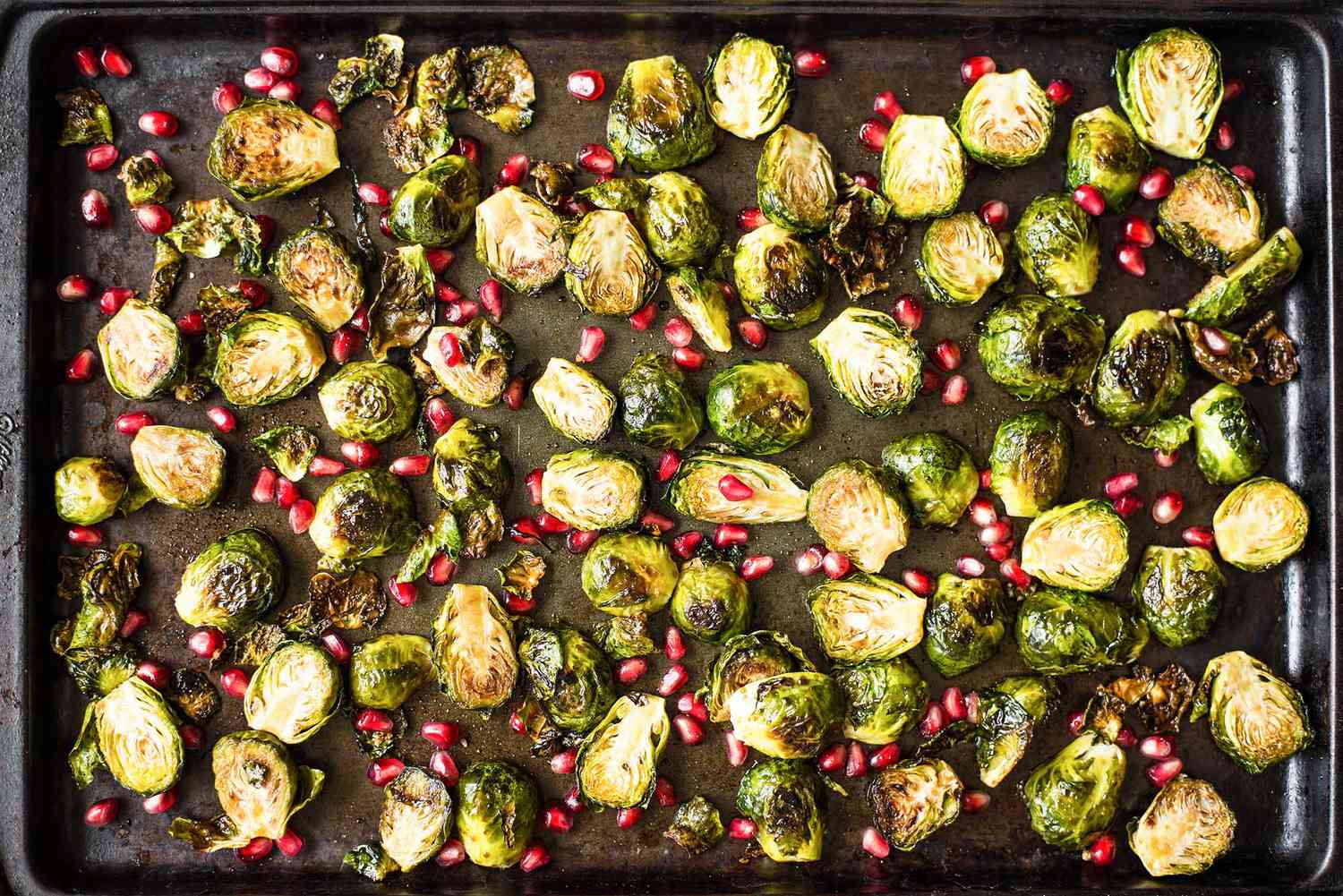 Choux de Bruxelles rôtis avec une glace de grenade-balsamique