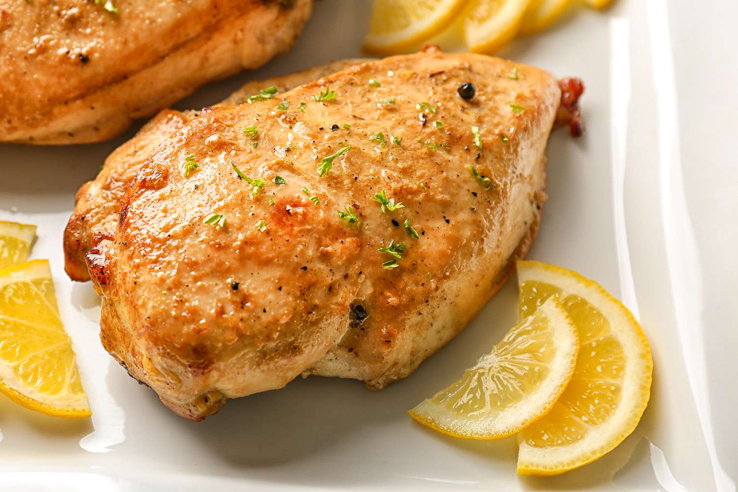 La meilleure manière d’éviter les poitrines de poulet sèches, d’après un chef