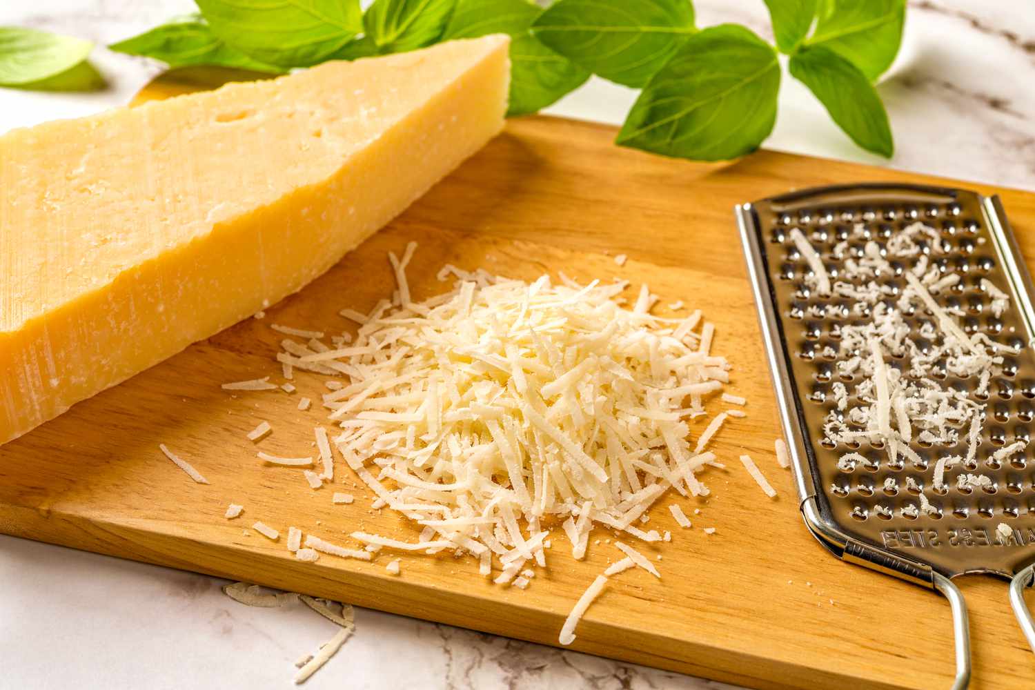 Parmigiano Reggiano et Parmesan : un expert détaille la différence