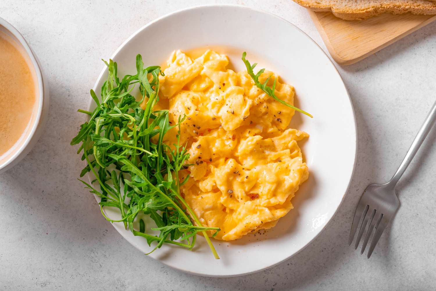 Comment réaliser les meilleurs œufs brouillés selon dix chefs