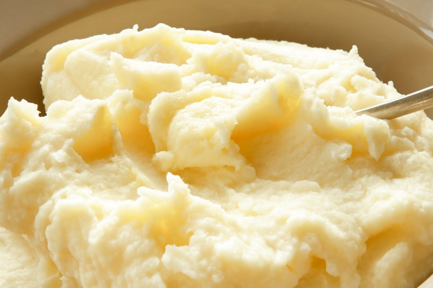 Une astuce à un ingrédient pour une purée de pommes de terre moelleuse