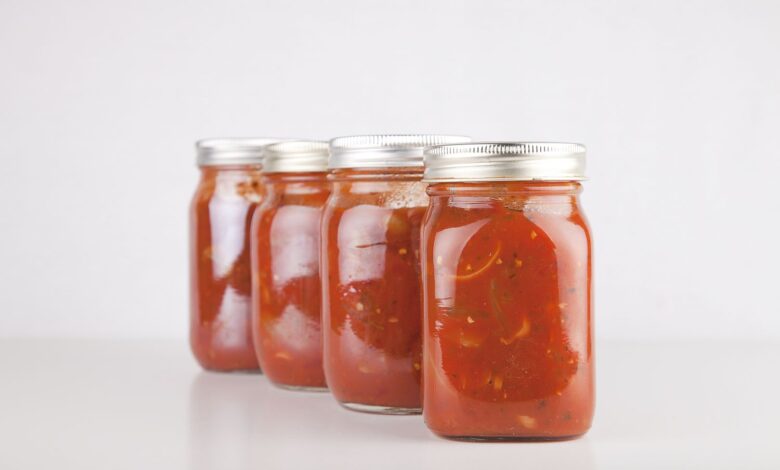 L'ingrédient secret qui améliore la sauce tomate en pot à petit prix