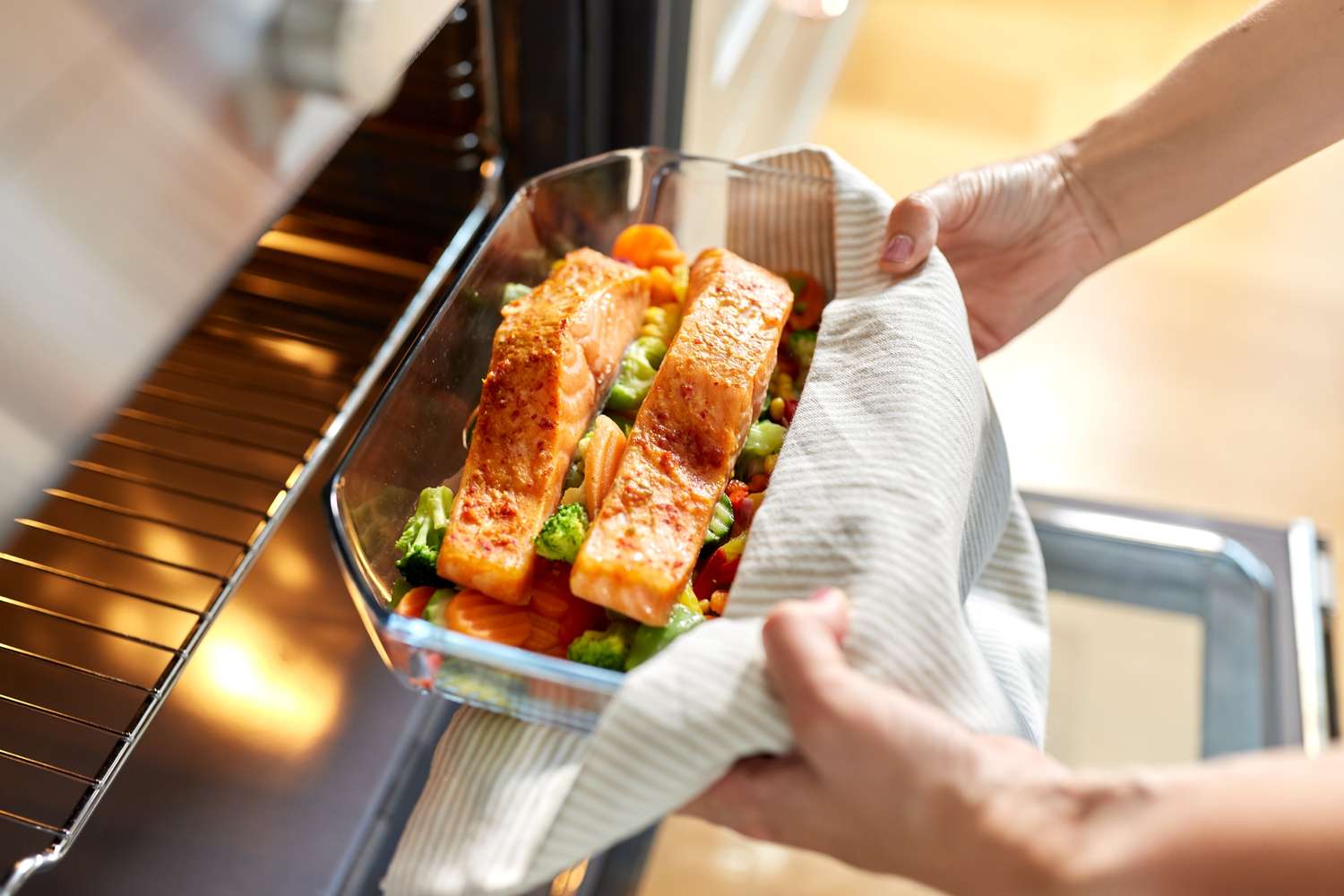 Quand utiliser la grille supérieure de votre four pour ne pas gâcher votre dîner