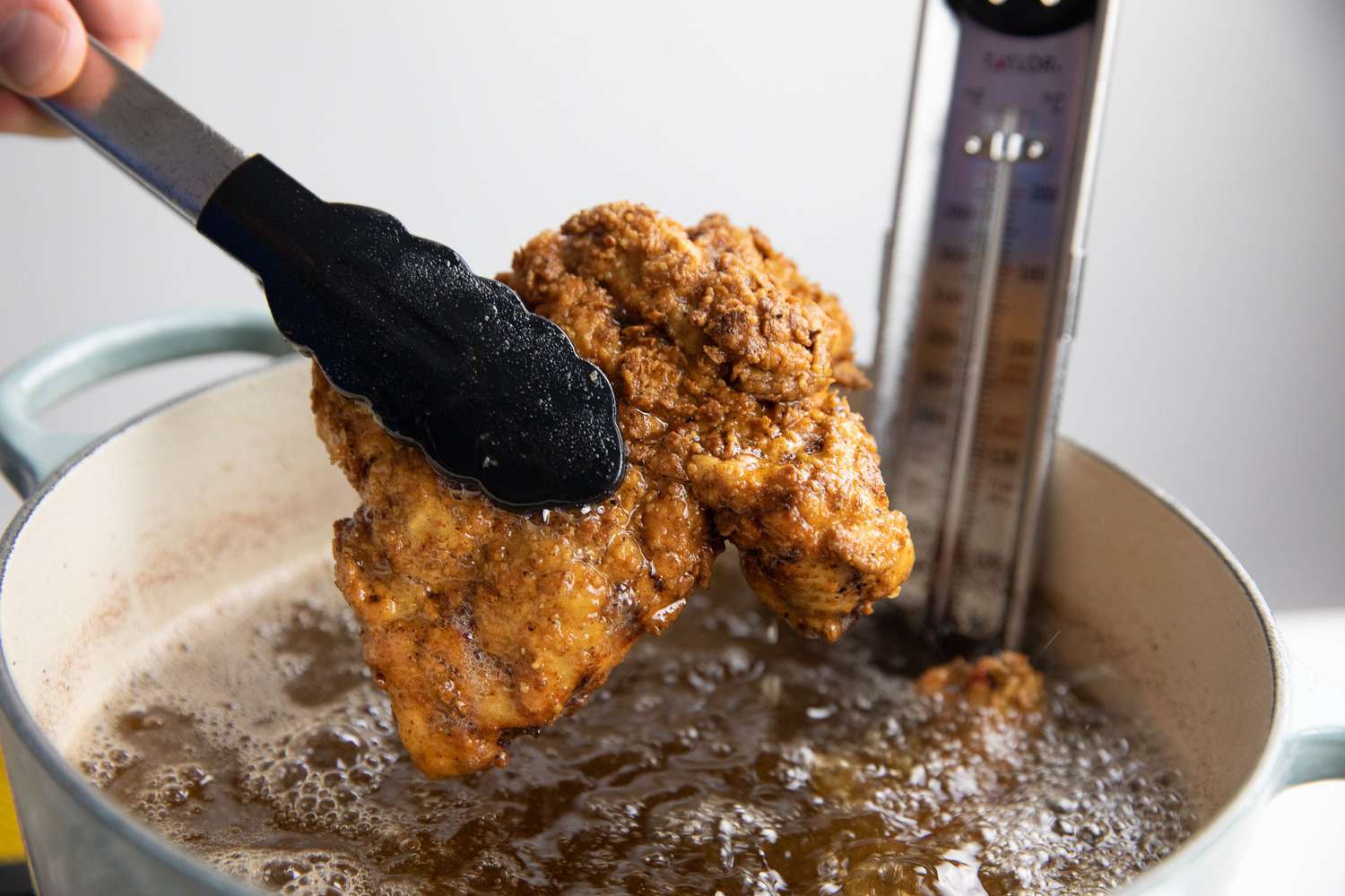 J'ai demandé à 6 chefs de désigner la meilleure huile pour friteuse